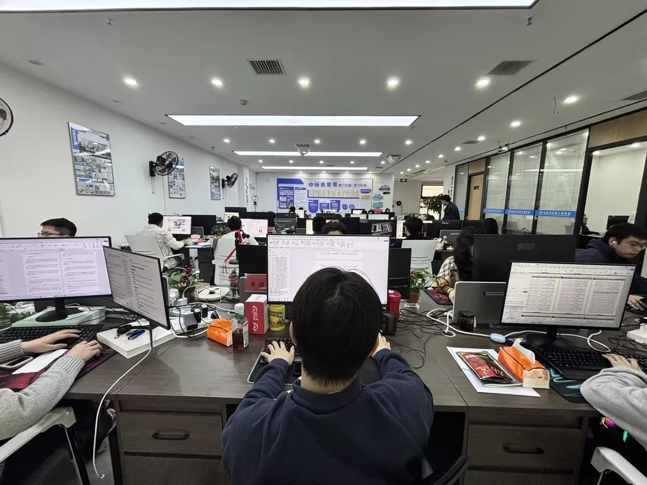 中铭公司简介办公环境图